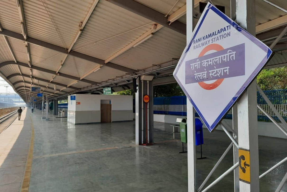 rani kamalapati station in bhopal gives a feel of airport with food plaza five star hotel hospital and cinema hall Know All About