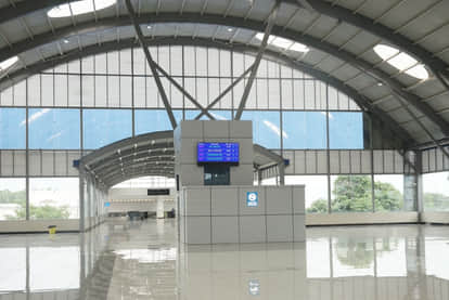 rani kamalapati station in bhopal gives a feel of airport with food plaza five star hotel hospital and cinema hall Know All About