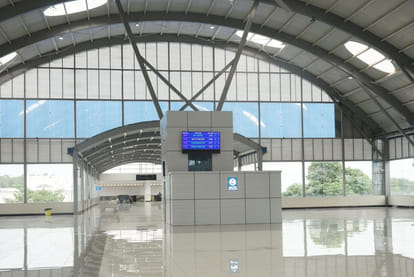 rani kamalapati station in bhopal gives a feel of airport with food plaza five star hotel hospital and cinema hall Know All About