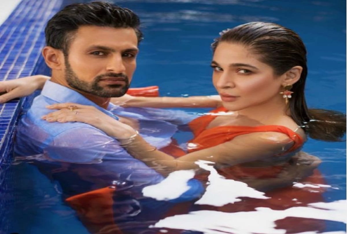 Shoaib Malik pictures with Pakistani actress Ayesha Umar went viral people started giving advice to Sania Mirza