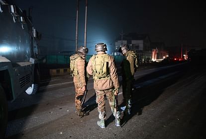 Jammu Kashmir: Three suspects were seen late night near military unit in Poonch, security forces cordoned off