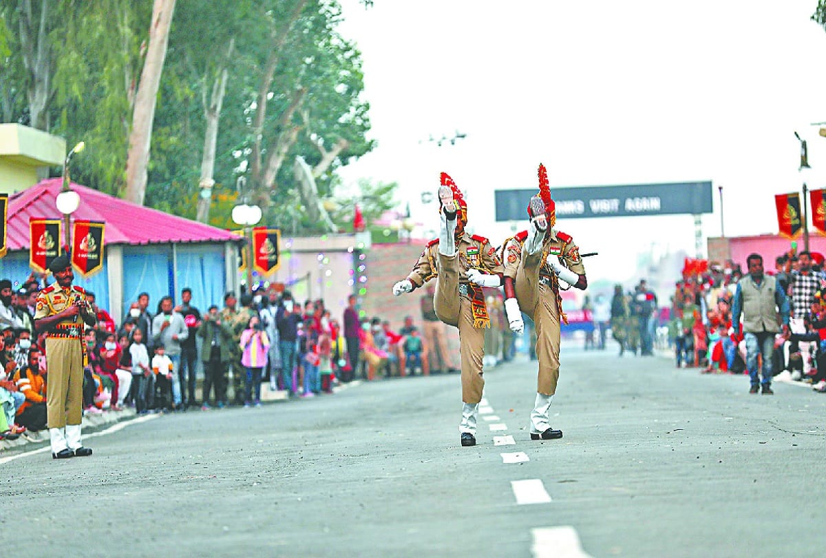 Jammu Kashmir: Beating retreat parade on Suchetgarh border postponed, decision taken due to increase in corona infection