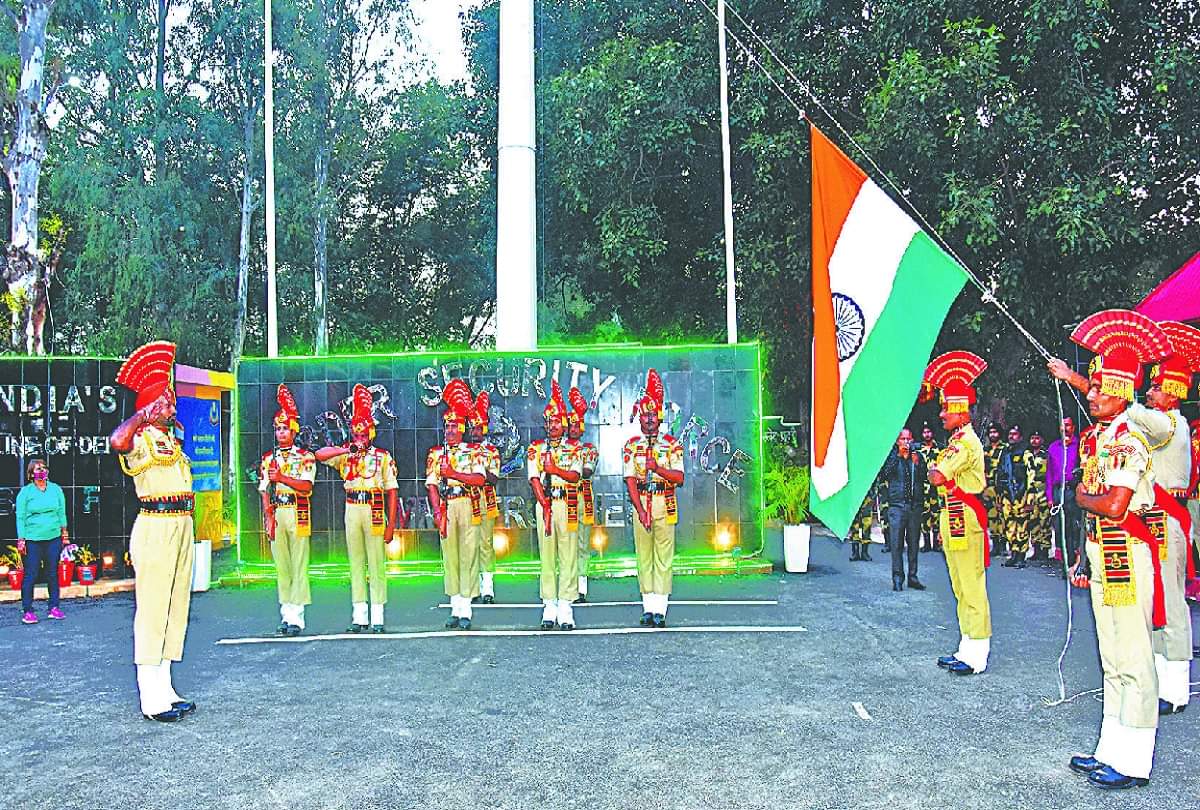 Seeing the enthusiasm of BSF jawans, slogans of Bharat Mata Ki Jai, Pakistani Rangers were also surprised
