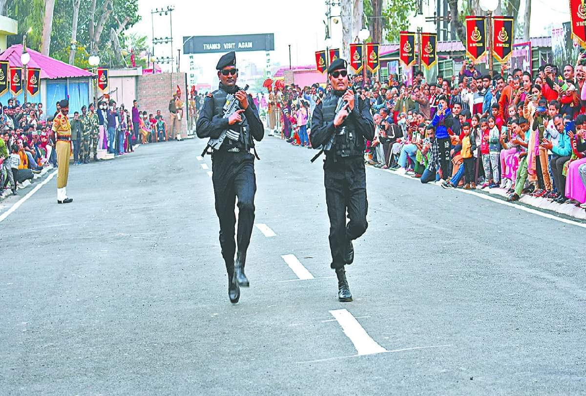 Seeing the enthusiasm of BSF jawans, slogans of Bharat Mata Ki Jai, Pakistani Rangers were also surprised