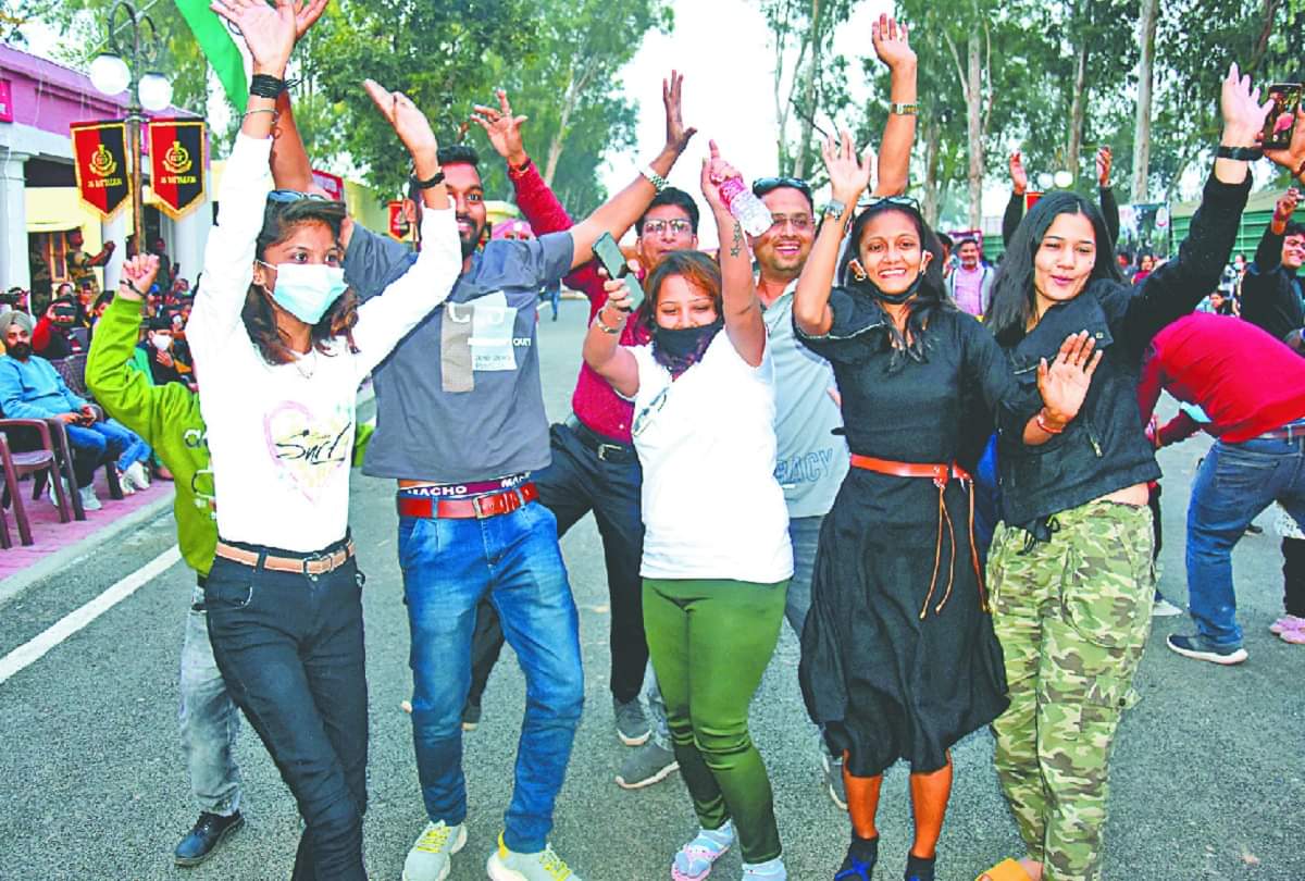 Seeing the enthusiasm of BSF jawans, slogans of Bharat Mata Ki Jai, Pakistani Rangers were also surprised