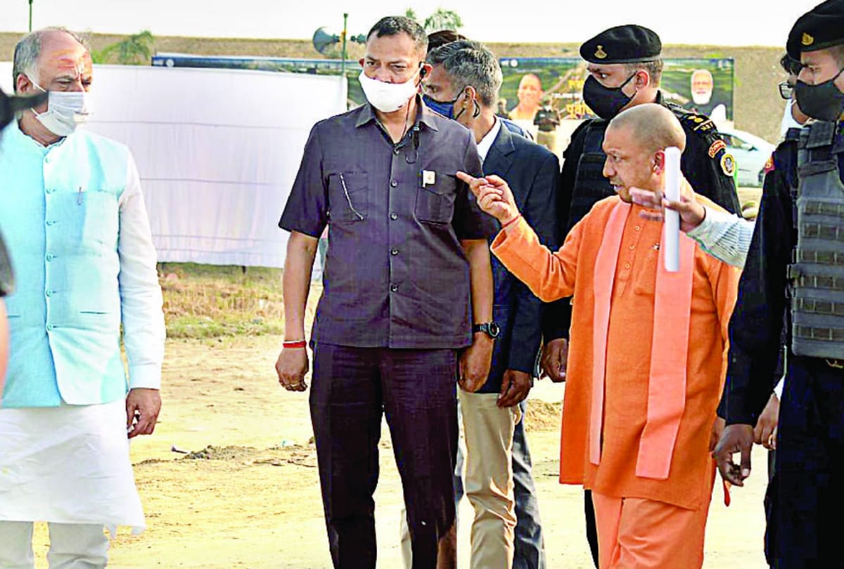 Purvanchal Expressway: Prime Minister will inaugurate today, CM Yogi closely inspected the stage, meeting place, air strip