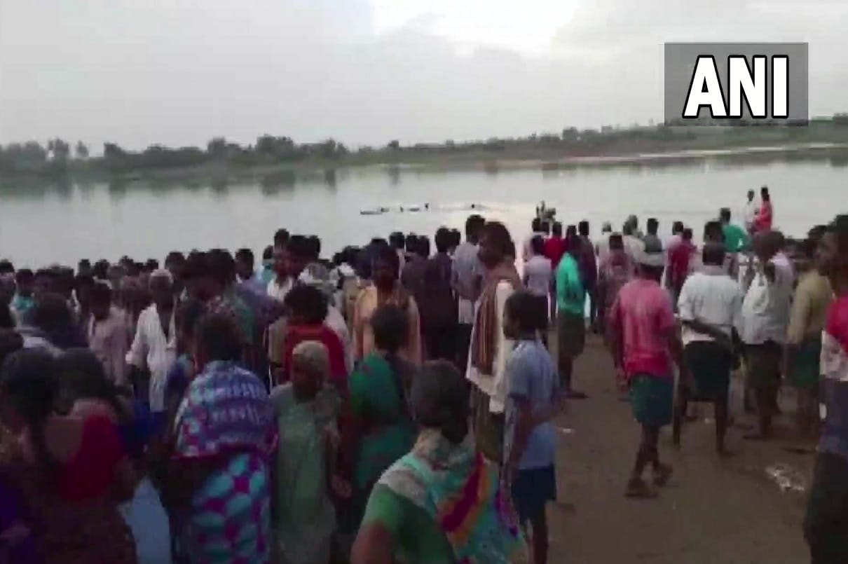 Two people drowned Krishna river at Thotlavalluru in andhra pradesh