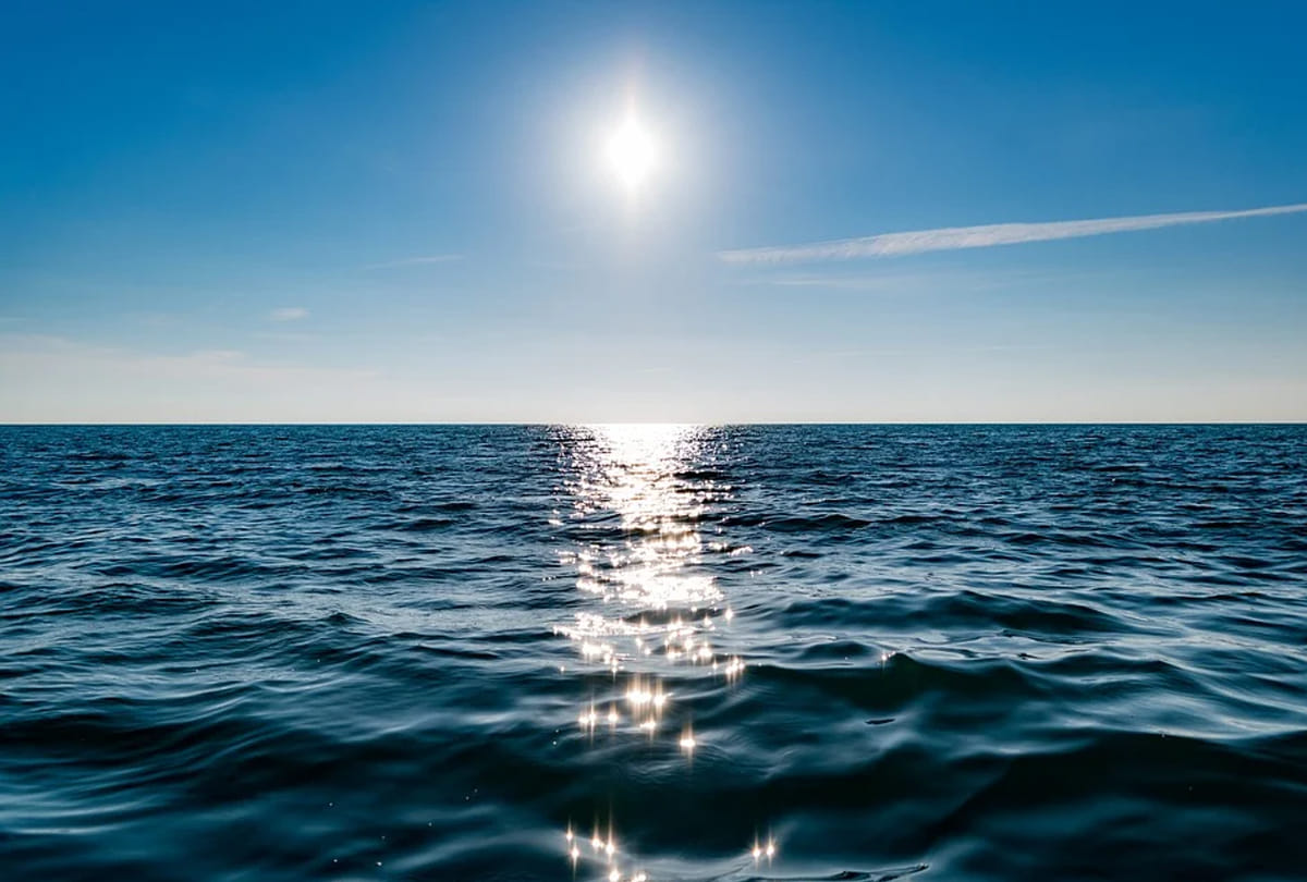 norway has only 40 minutes of night and sun never sets know why