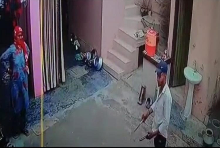 The young man threatened by entering the sister's house in Fatehabad
