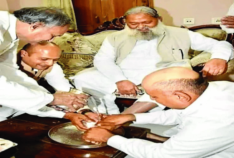 Haryanas Home Minister Anil Vijs photos viral