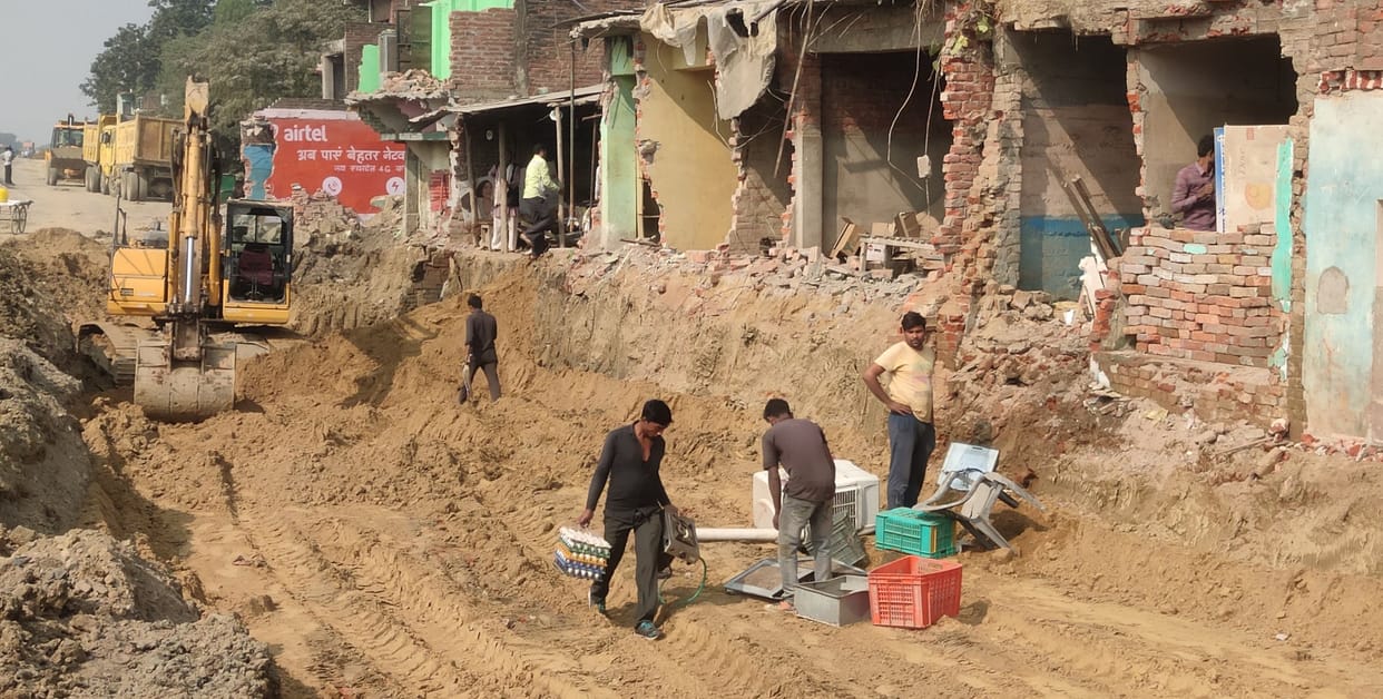 fathepur news,After the collapse of the occupation, people kept searching for the leftover goods