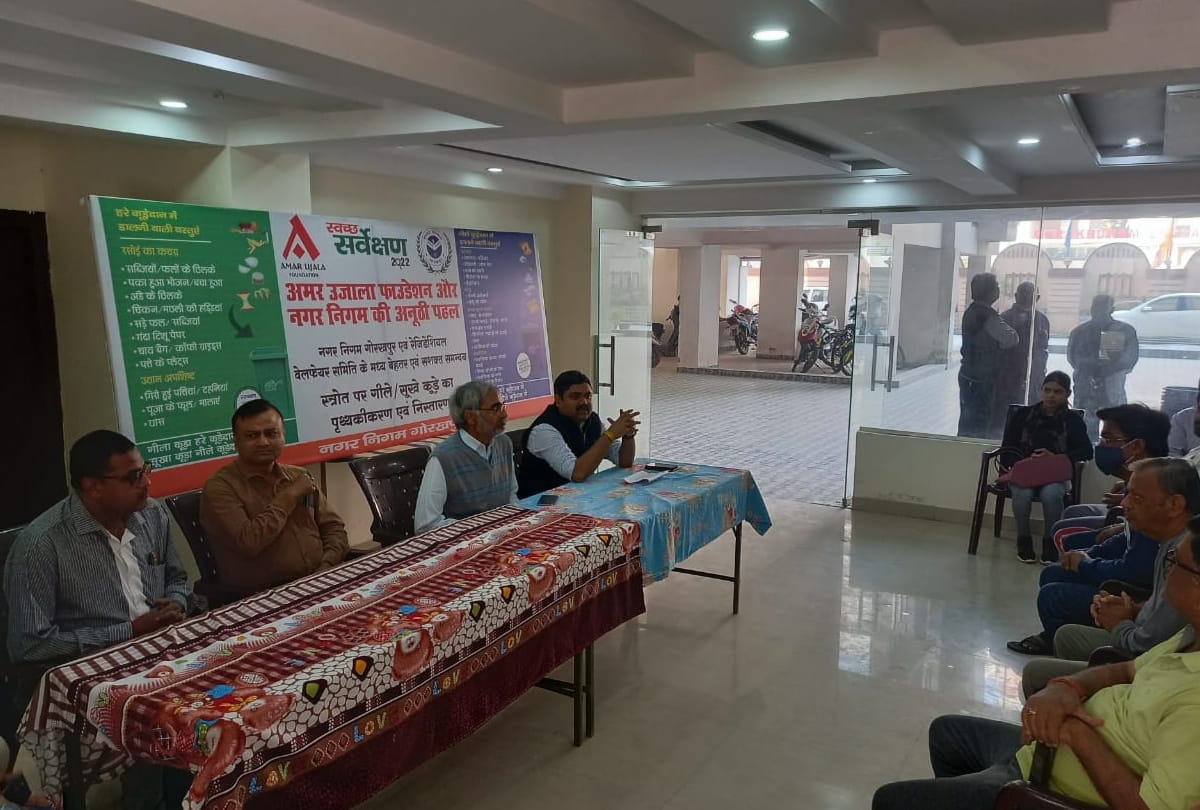 amar ujala and nagar nigam distribute dustbins in gorakhpur