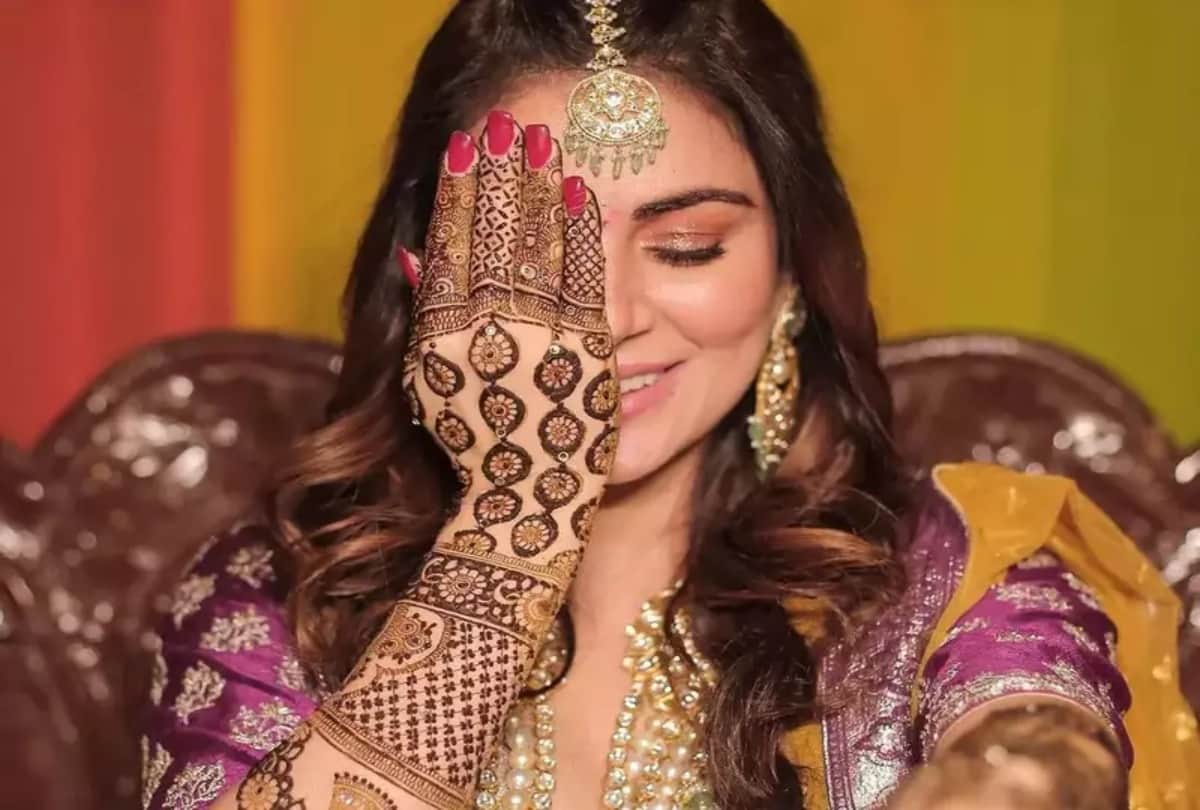 tv actress shraddha arya in red banarasi saree to seek blessings in temple