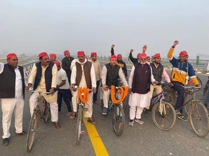 28 samajwadi party workers arrested in azamgarh for riding cycle on purvanchal expressway