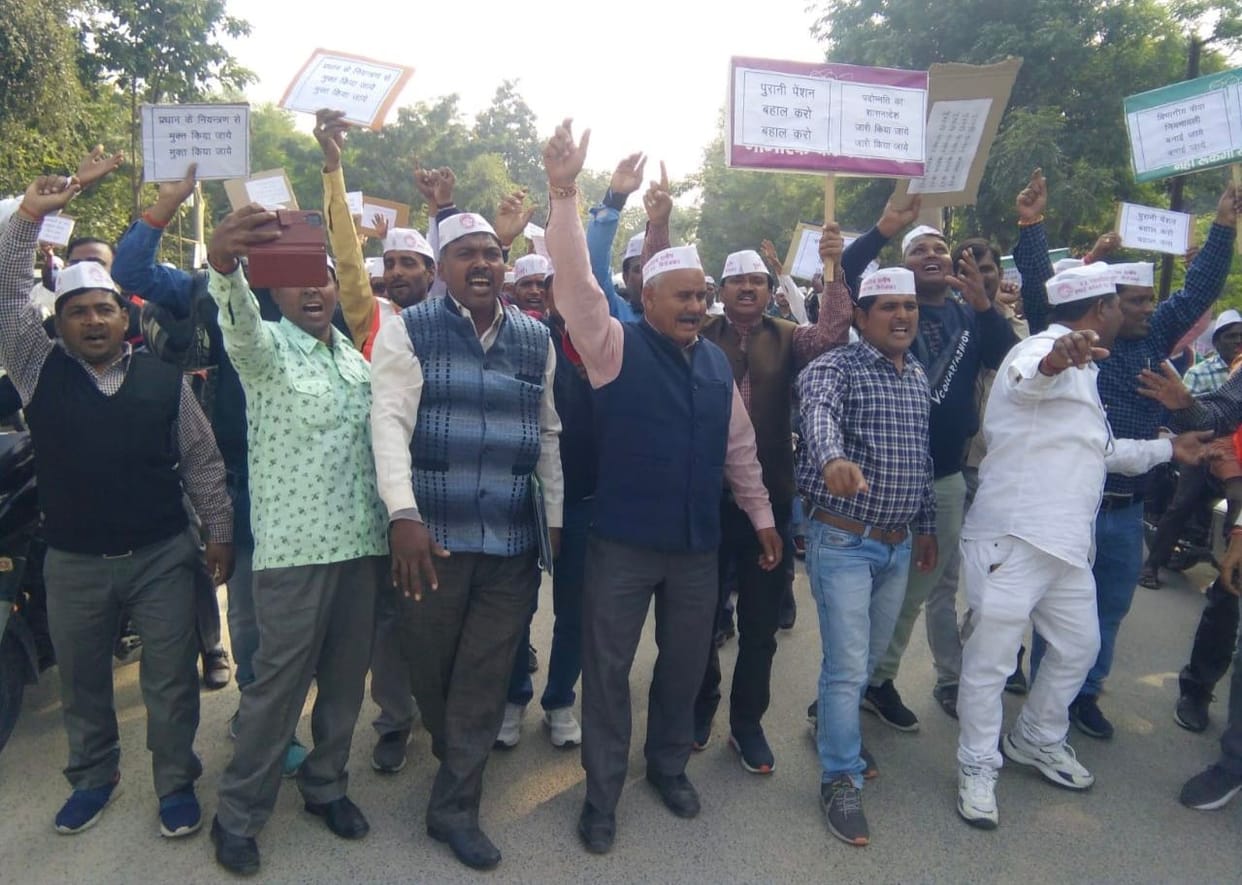 Safai Karamcharis took out bike rally for restoration of old pension