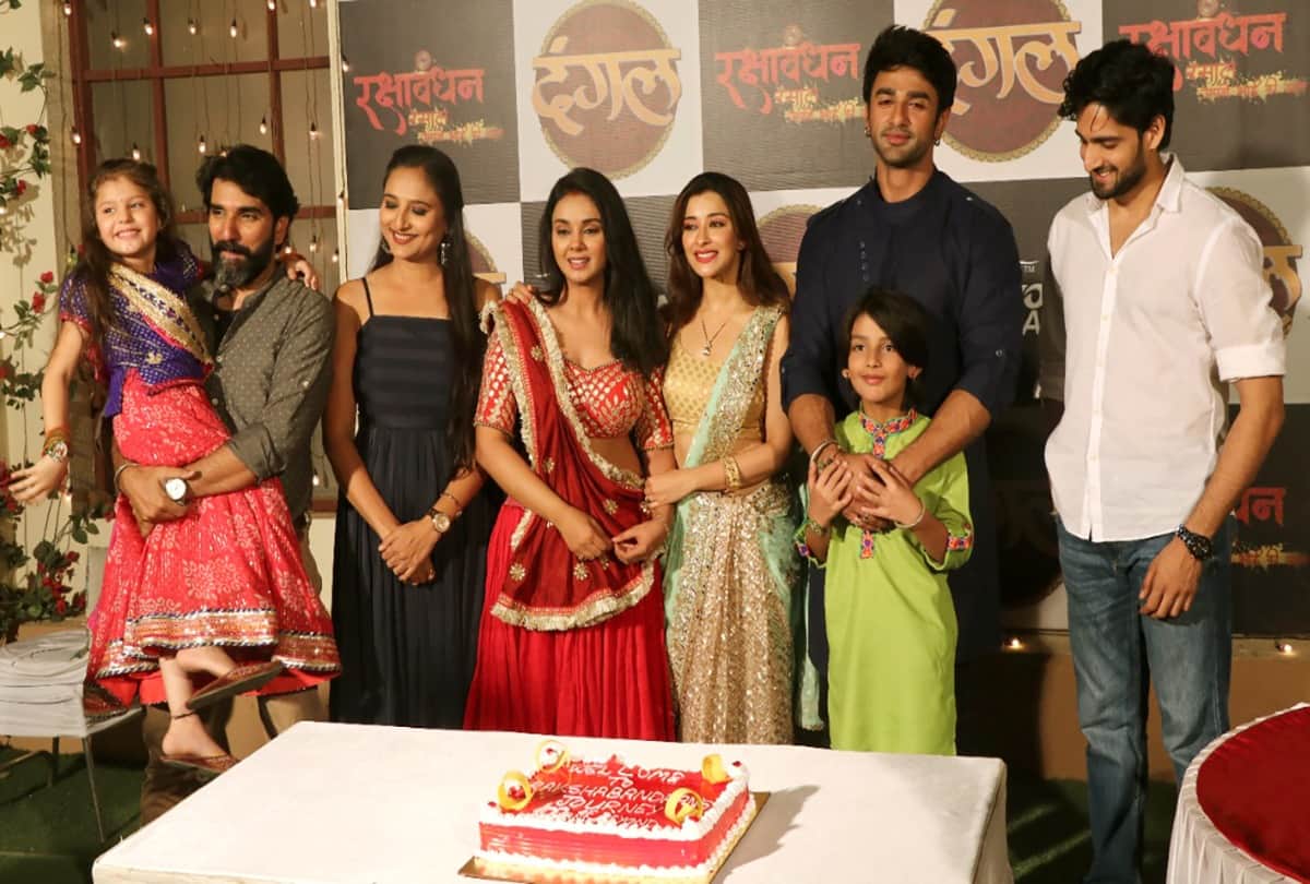 TV: Raksha Bandhan Rasal Apne Brother Ki Shield scored a century sliced cake on the set and something like this happened
