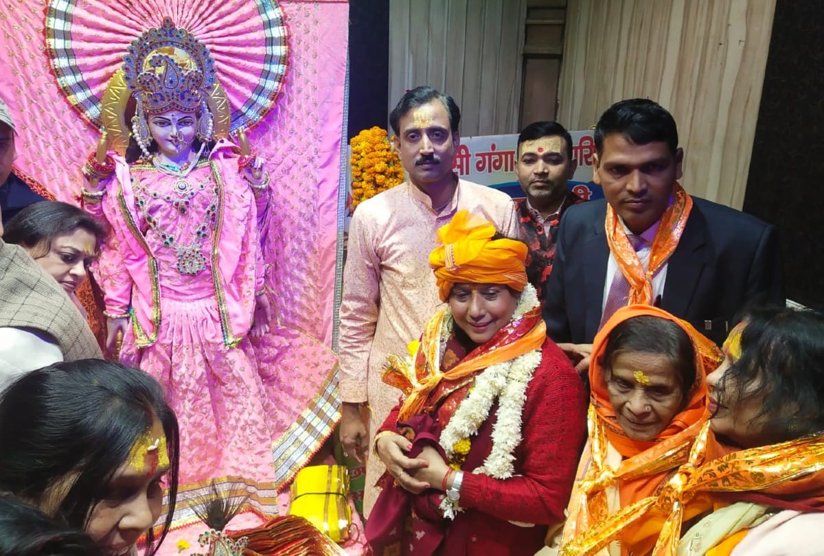Lok Sabha Speaker Om Birla wife perform worship in Govardhan