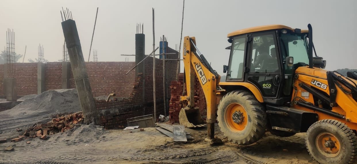 Demolition of six warehouses if work is not stopped even after notice