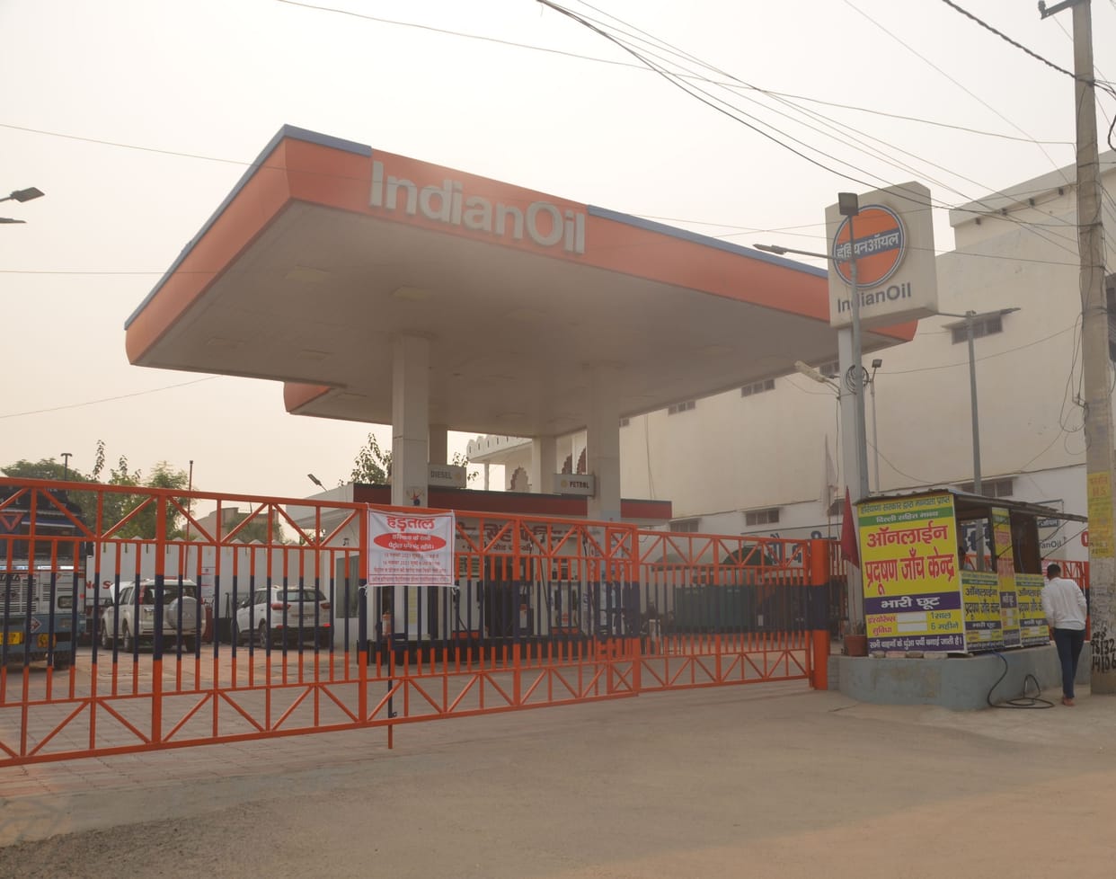 Strike: 70 petrol pumps closed, vehicles hit