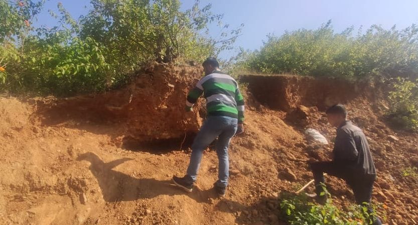Old woman dies after being buried in an earthen mound