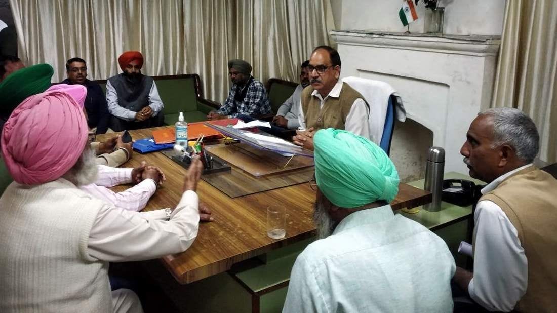 Farmers angry due to non-declaration of sugarcane price