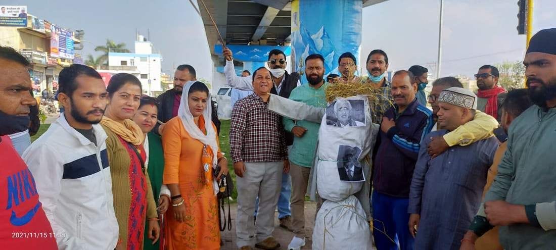BJP workers burnt effigy of Salman Khurshid