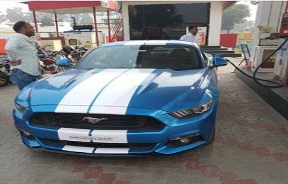 ....Neeraj arrived to refuel the Mustang
