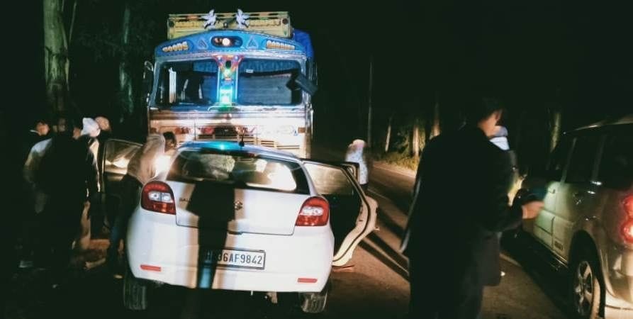 Speeding truck hit the car, 6 injured