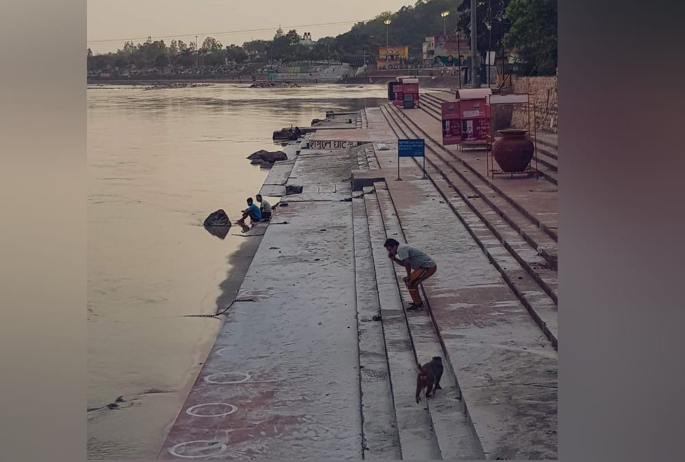 Uttarakhand News: Delhi Pollution decreased tourist Crowd in rishikesh Photos
