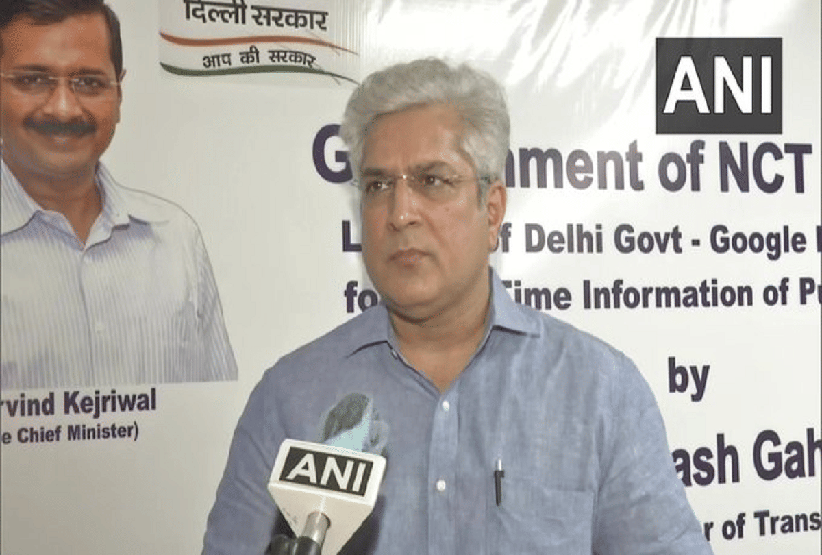 Delhi: Amidst pollution, Transport Minister sent a proposal to DDMA to allow passengers to travel standing in buses and metro