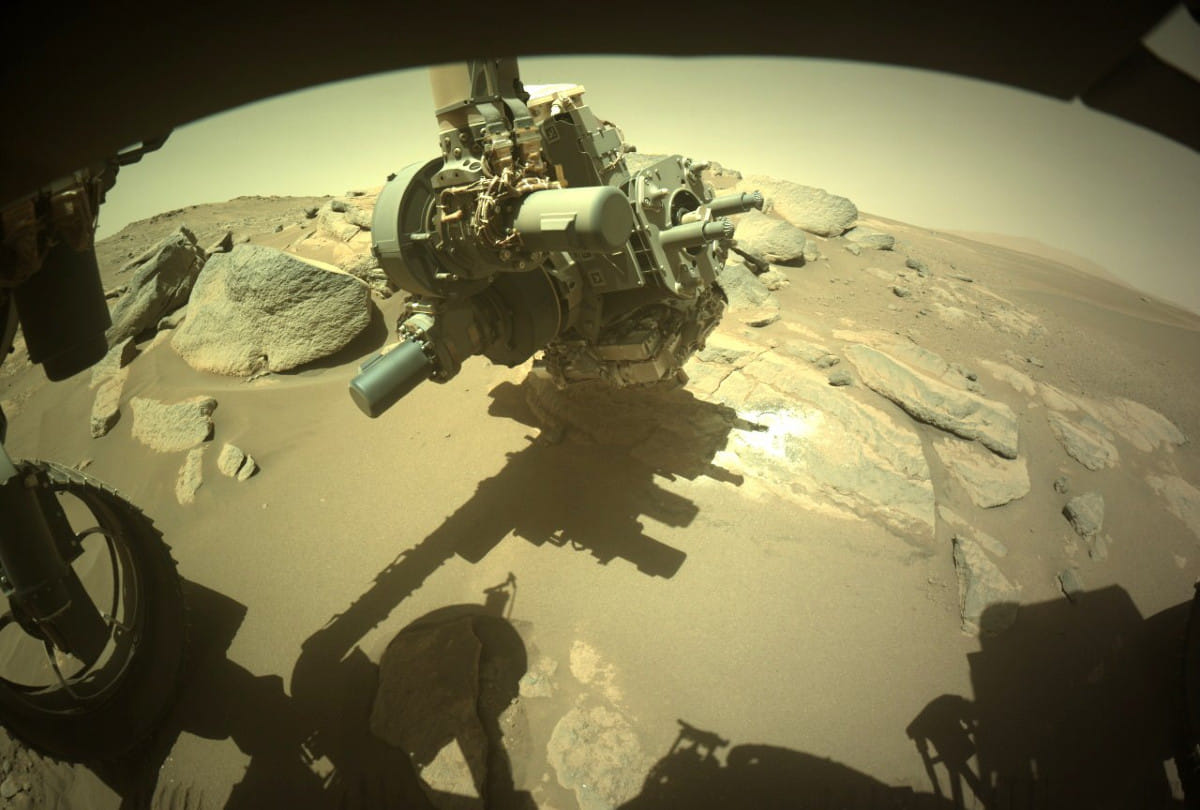 nasa scientist claims sign of life on mars world shocked