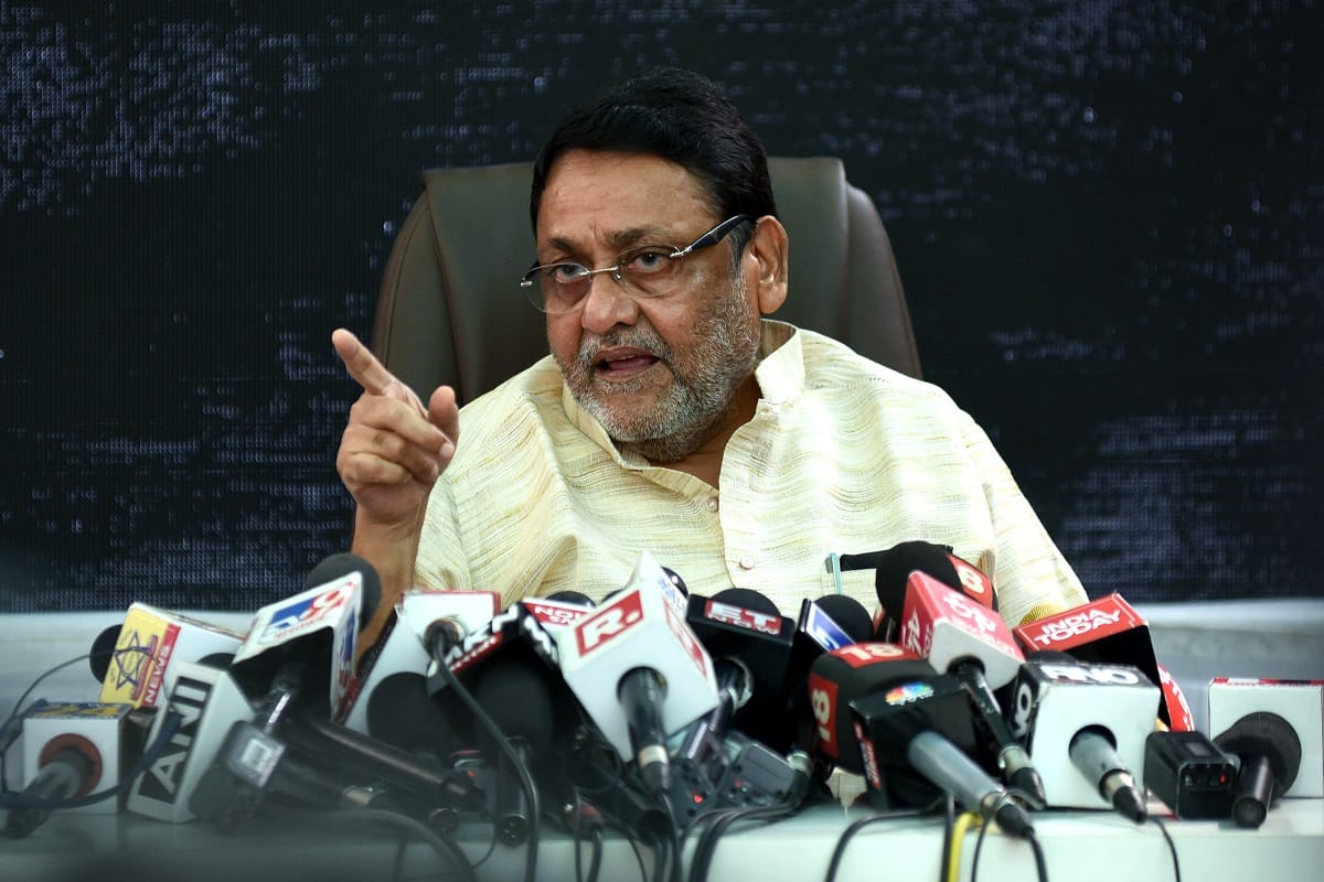 Maharashtra: Maliks allegation- BJP MLA grabbed temple land, commission again fined Deshmukh