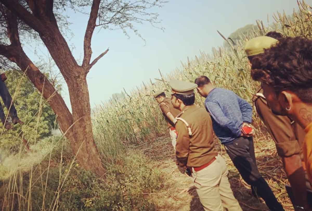Jalaun: Dead body of youth found hanging from tree, suspected of murder, police engaged in investigation