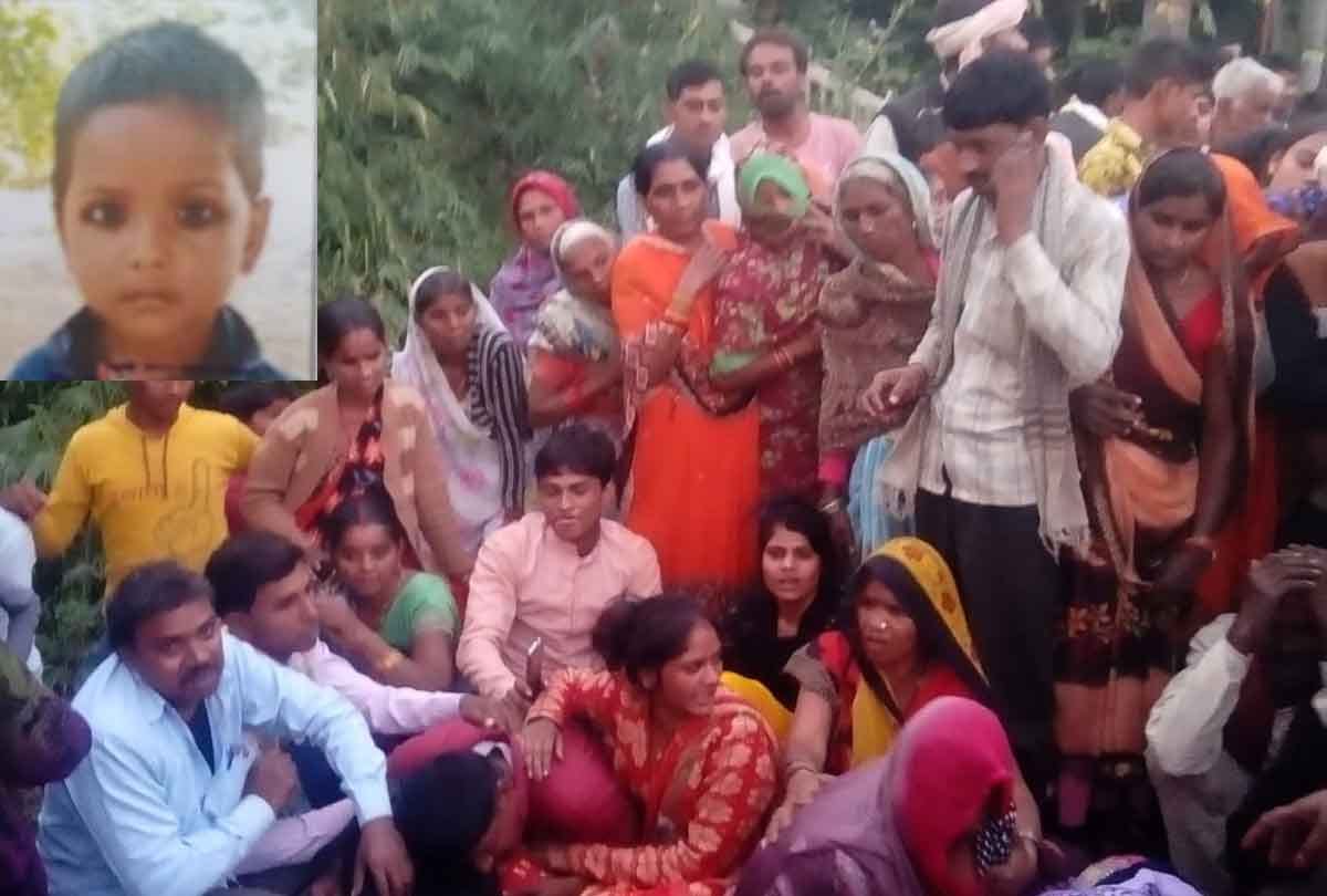 Hamirpur: Accident happened on Kanpur-Sagar highway, grandmother-grandson crushed, driver ran away leaving truck