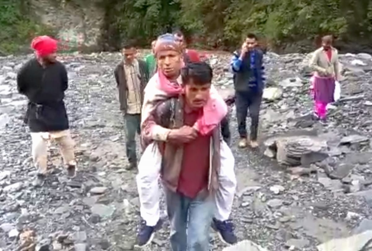 No road connectivity in haripurdhar remote village people suffering