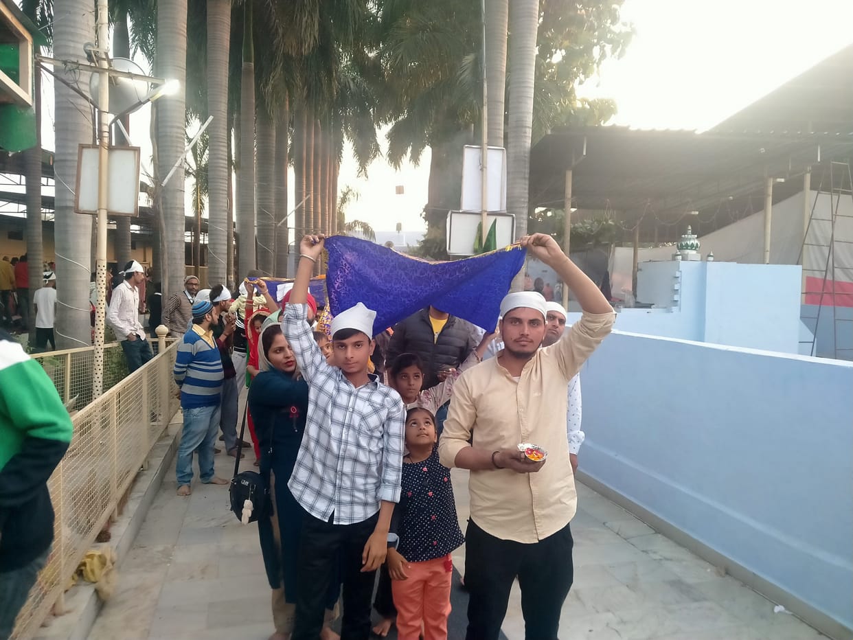Zareen danced during the ritual of Chadar Sharif, Yamunanagar