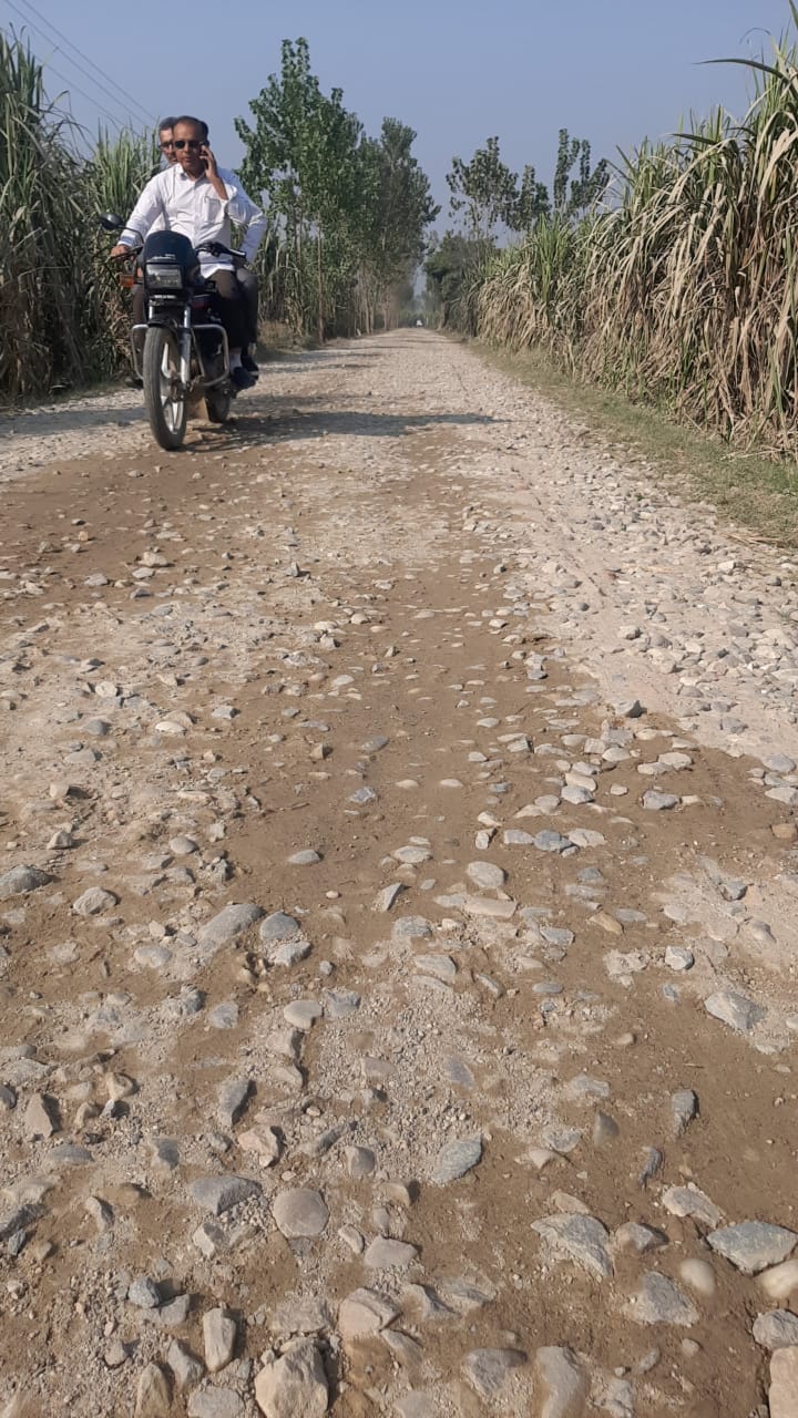 Ukhdi service road is becoming trouble for the passers-by