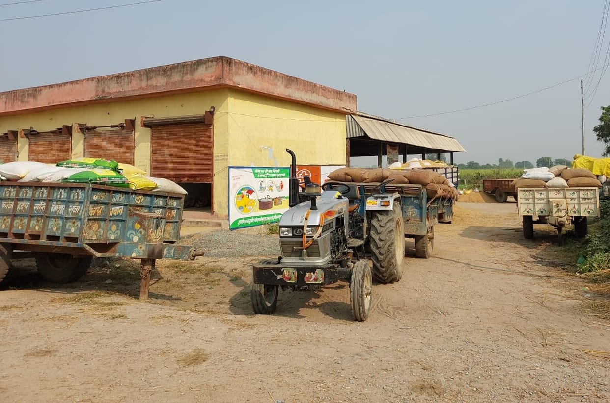 Farmers wandered at Mirgawan purchasing center