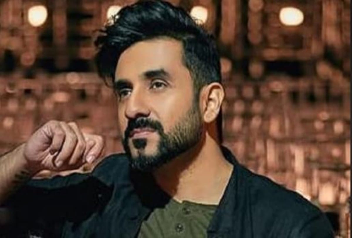 Vir das has landed into controversies before two indias peom read details