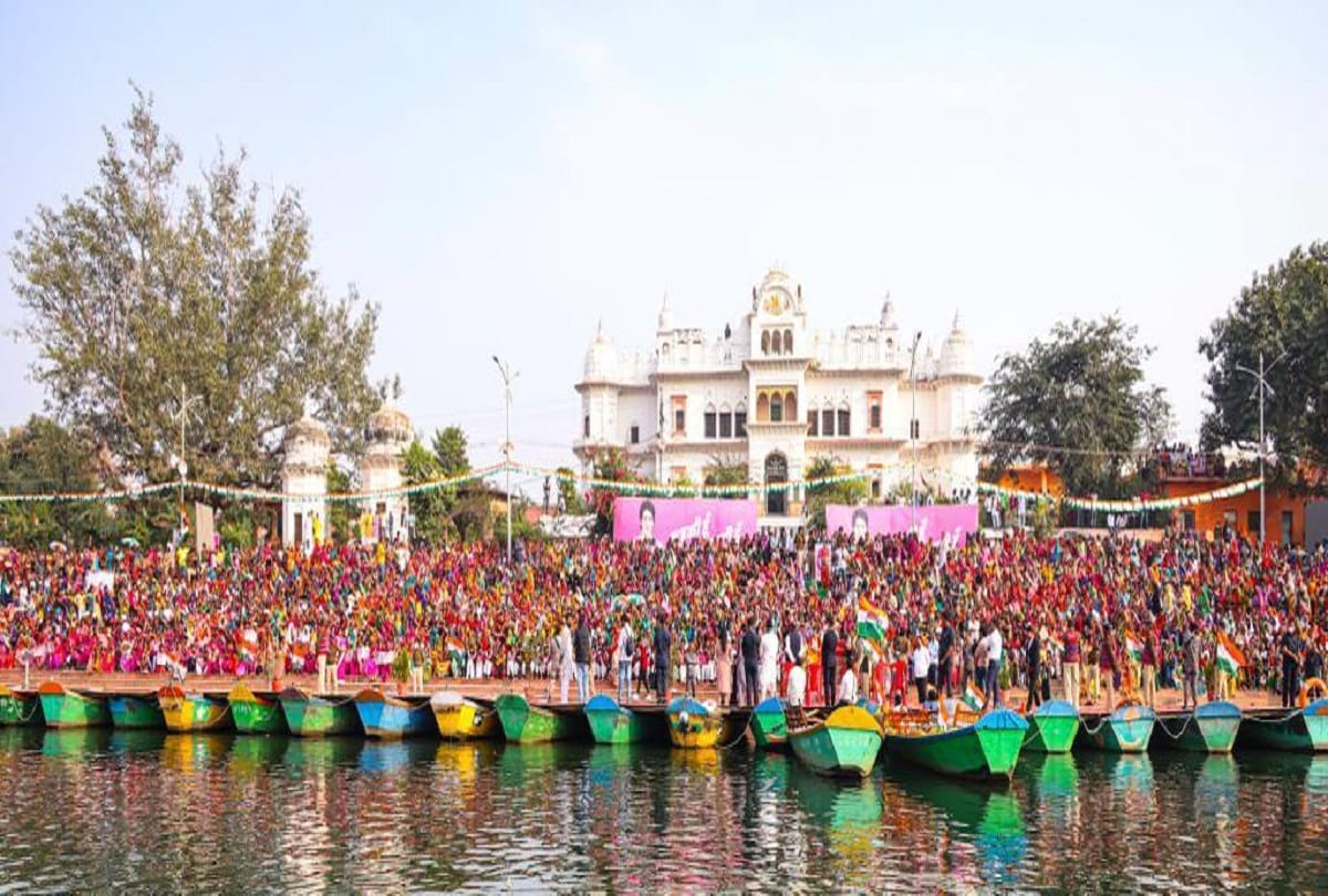 Priyanka Gandhi wins hearts of Bundelis in Chitrakoot