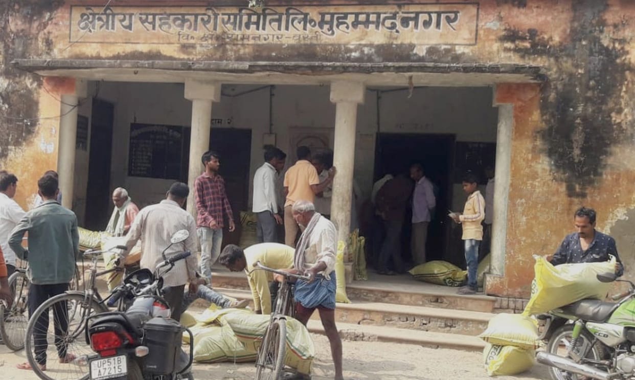samitiyon par pahunchee khaad, kisaanon ko milee raahat
