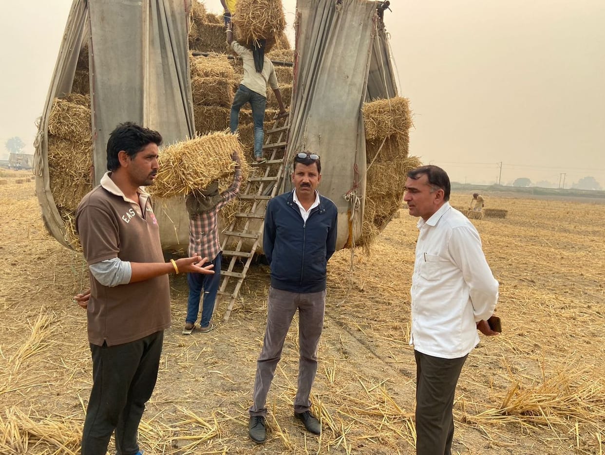 Narendra of village Suchan is fulfilling the proverb of a cult, Do Kaj by donating it to the cowshed by making bales of stubble.