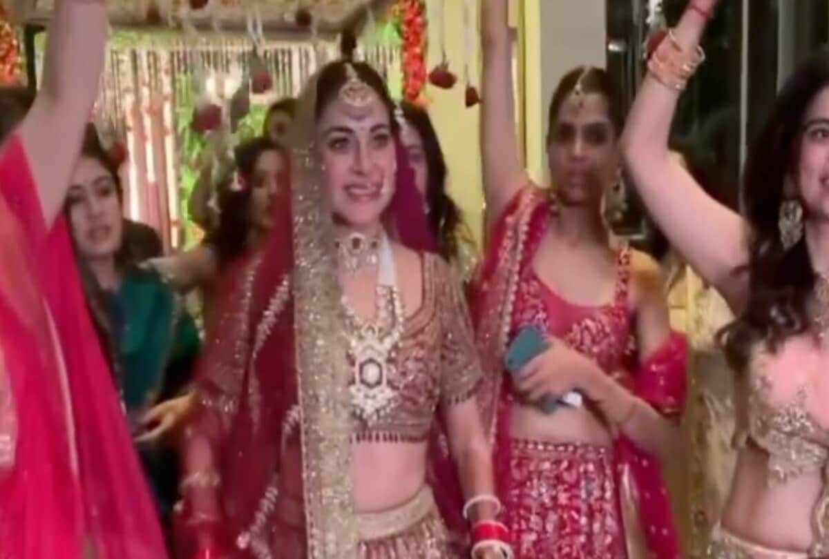 Wedding Album: Husband Rahul Sharma lifts Shraddha Arya in her arms at wedding all eyes were on the bride and groom