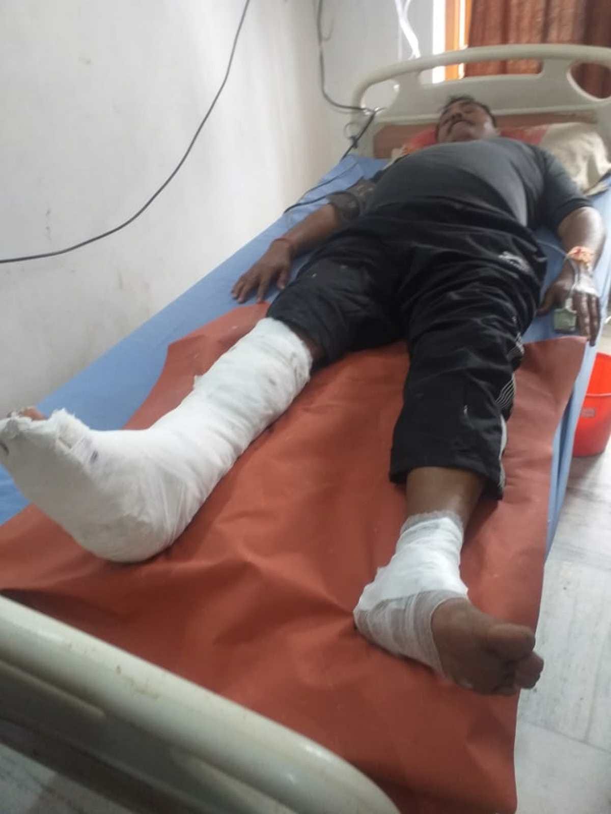 International wrestler Manohar Yadav injured in road accident hospitalized Varanasi