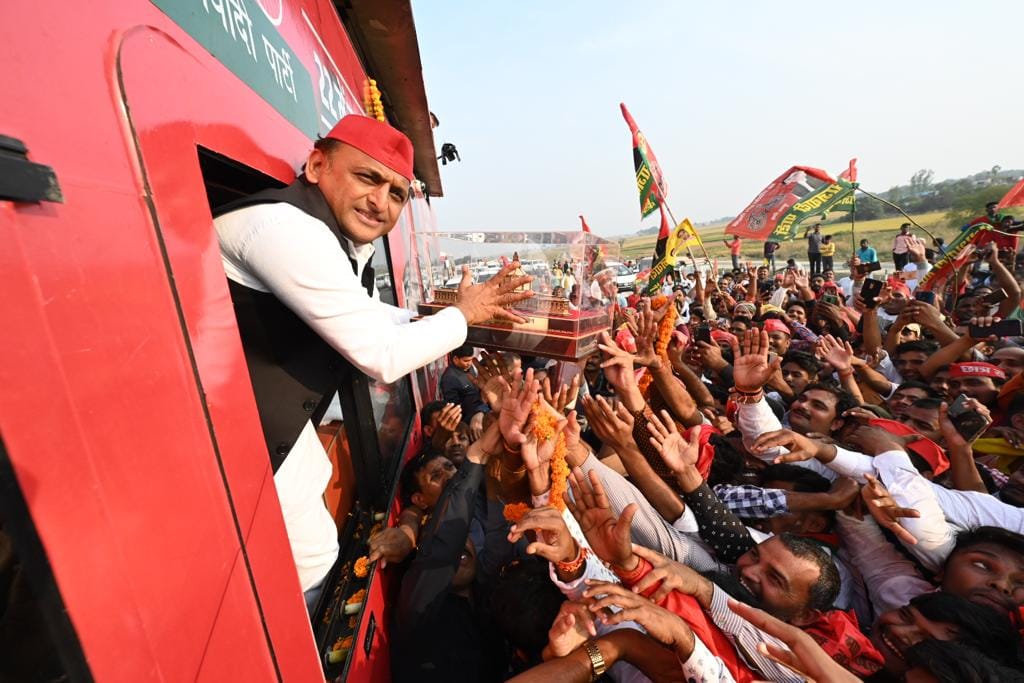up election 2022 Samajwadi Vijay Yatra in ghazipur on purvanchal expressway Akhilesh Yadav said public will eliminate bull and bulldozer