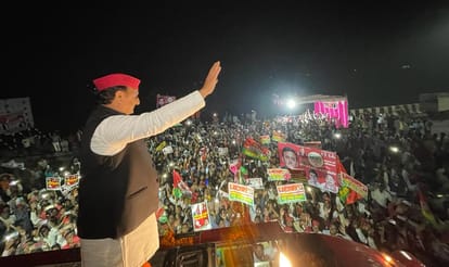 Samajwadi Vijay Yatra party workes waited for many hours for see Akhilesh Yadav in Mau and Azamgarh