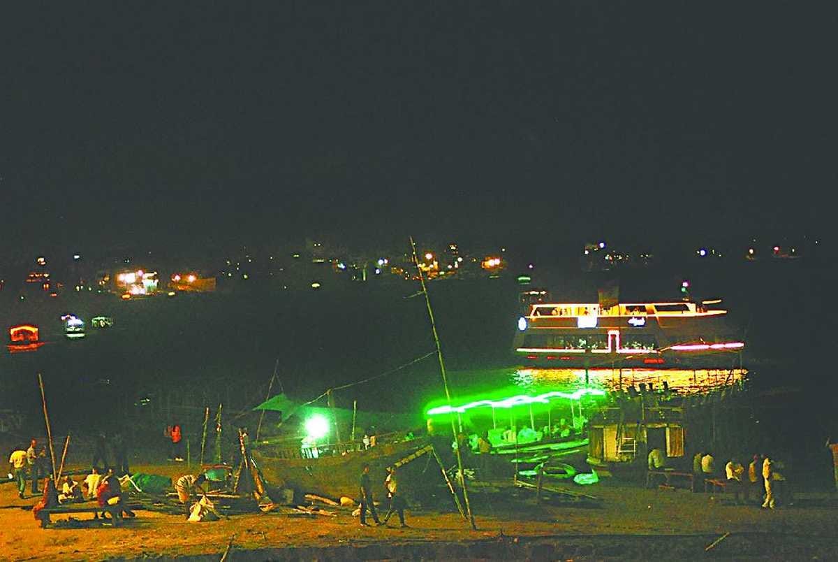 Dev Deepawali 2021: Tourists are paying exorbitant price in Varanasi yet neither room nor budget is available