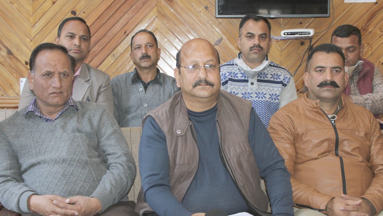 Old pension should be restored: Jariyal