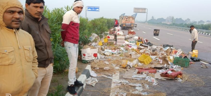DCM overturns on expressway, driver and helper injured