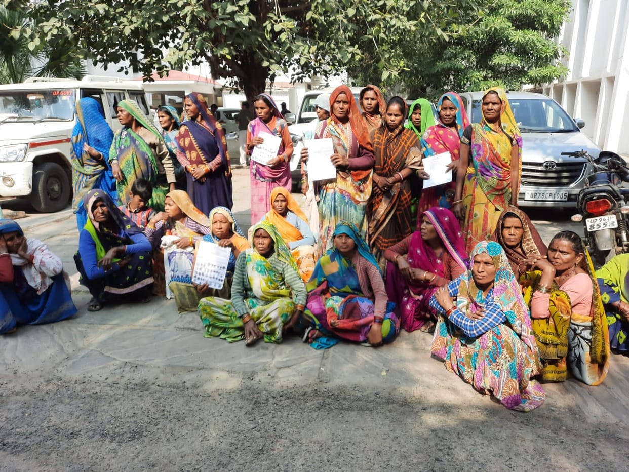 women protest against liquer shop